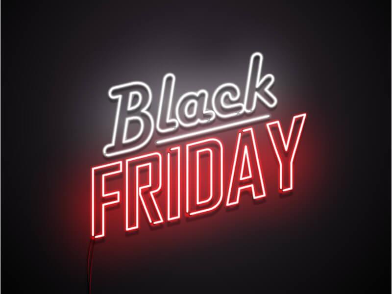 a palavra black friday escrita com cores neon em um fundo preto