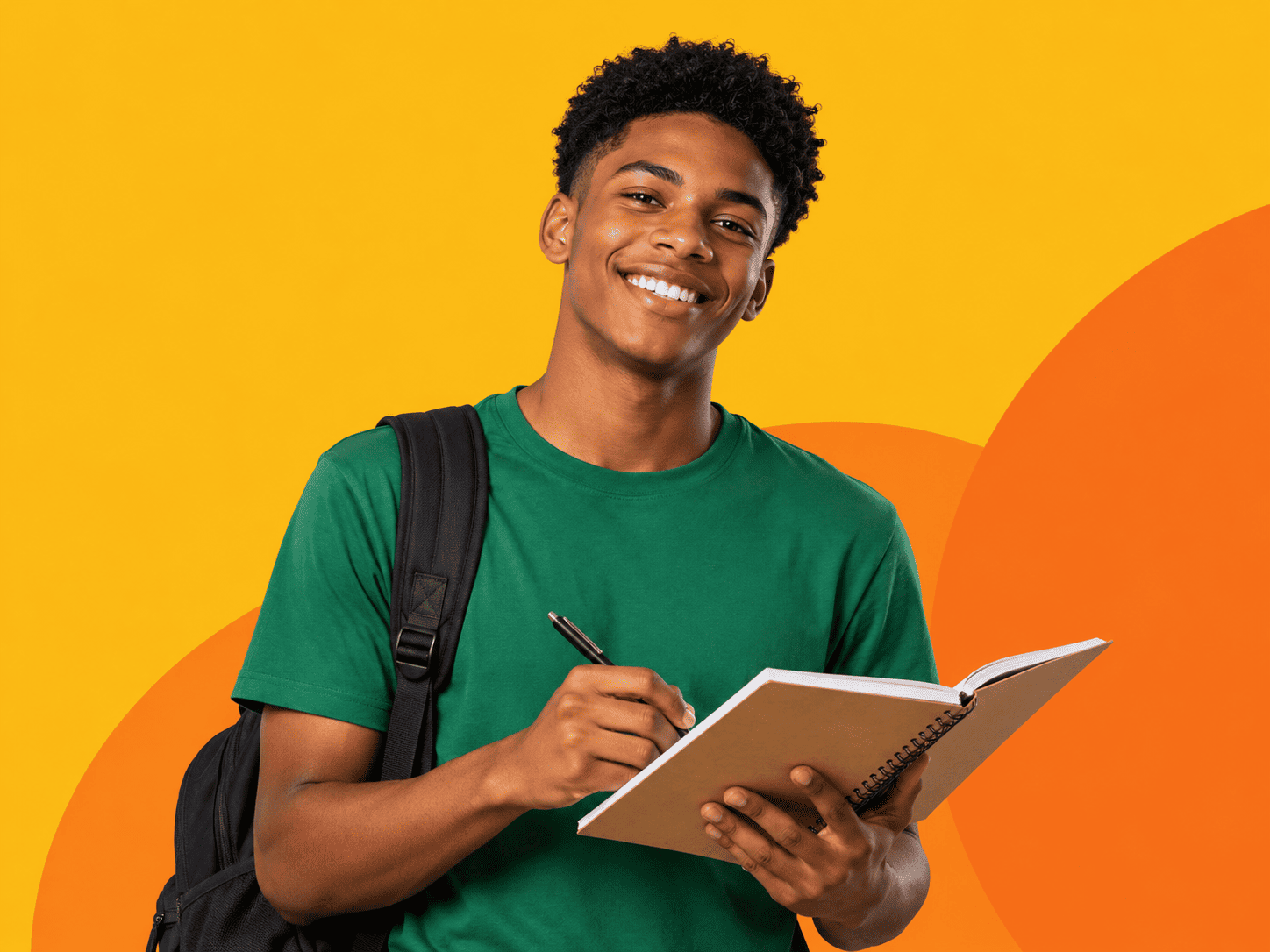 Estudante com caderno – Guia de Redação do Enem Microlins